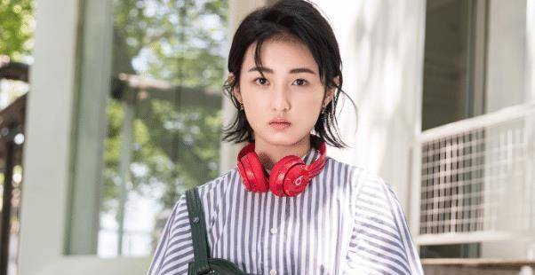 5岁就开始拍摄策划的张子枫,很有表演天赋,如今也很有名气