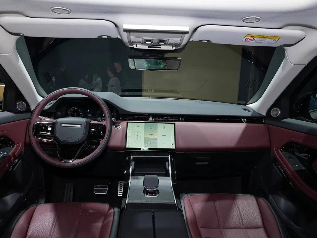 新款路虎揽胜极光l亮相,内饰配置升级,搭载2.0t 48v轻混