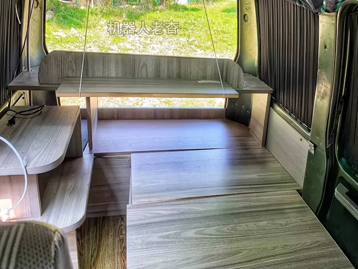 绿色迷你低成本,东风小康v29改装床车旅行,微面包露营车自驾游