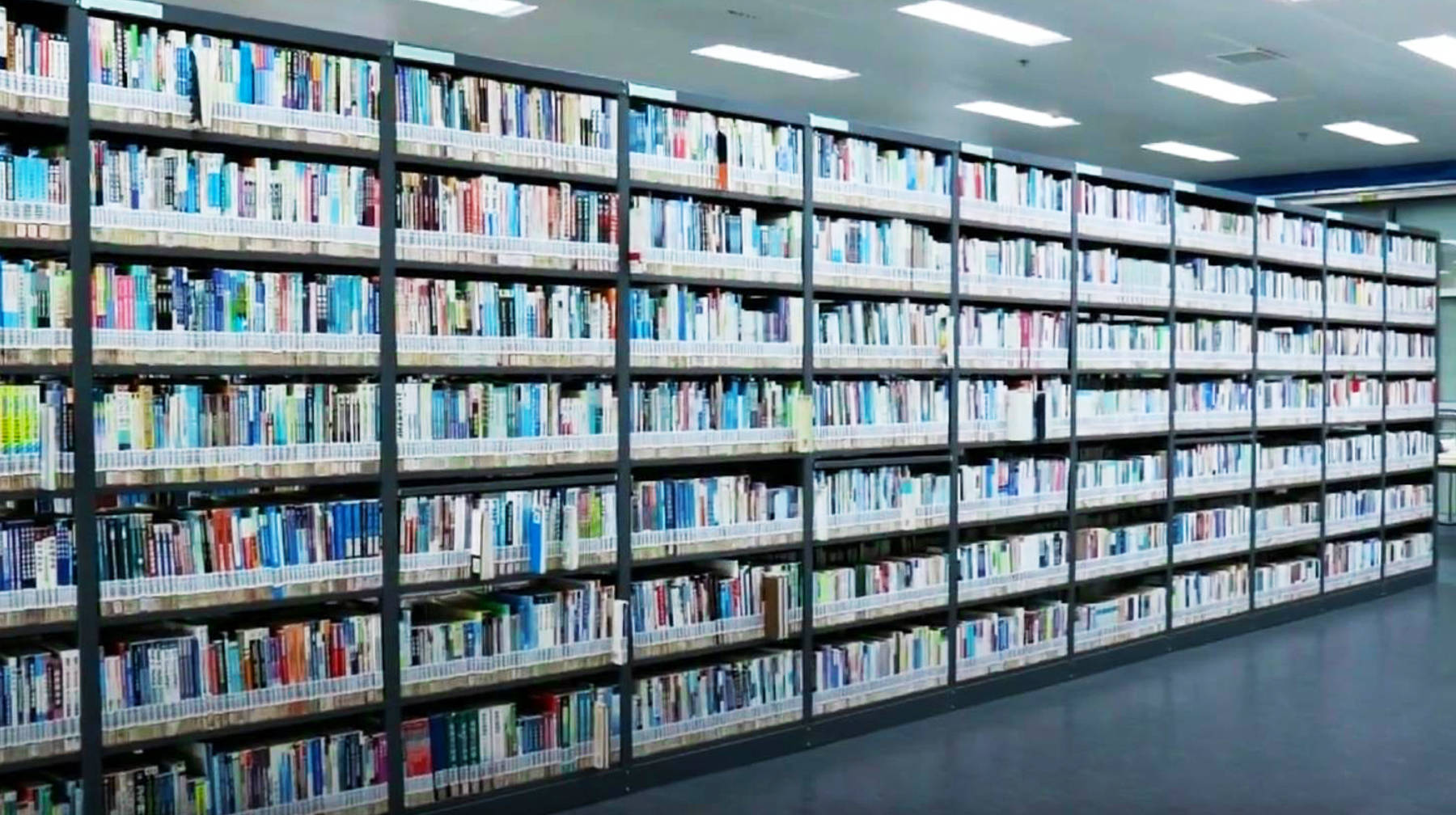 参观武汉城区这座高校图书馆:主楼像巨型积木,内部包罗万象