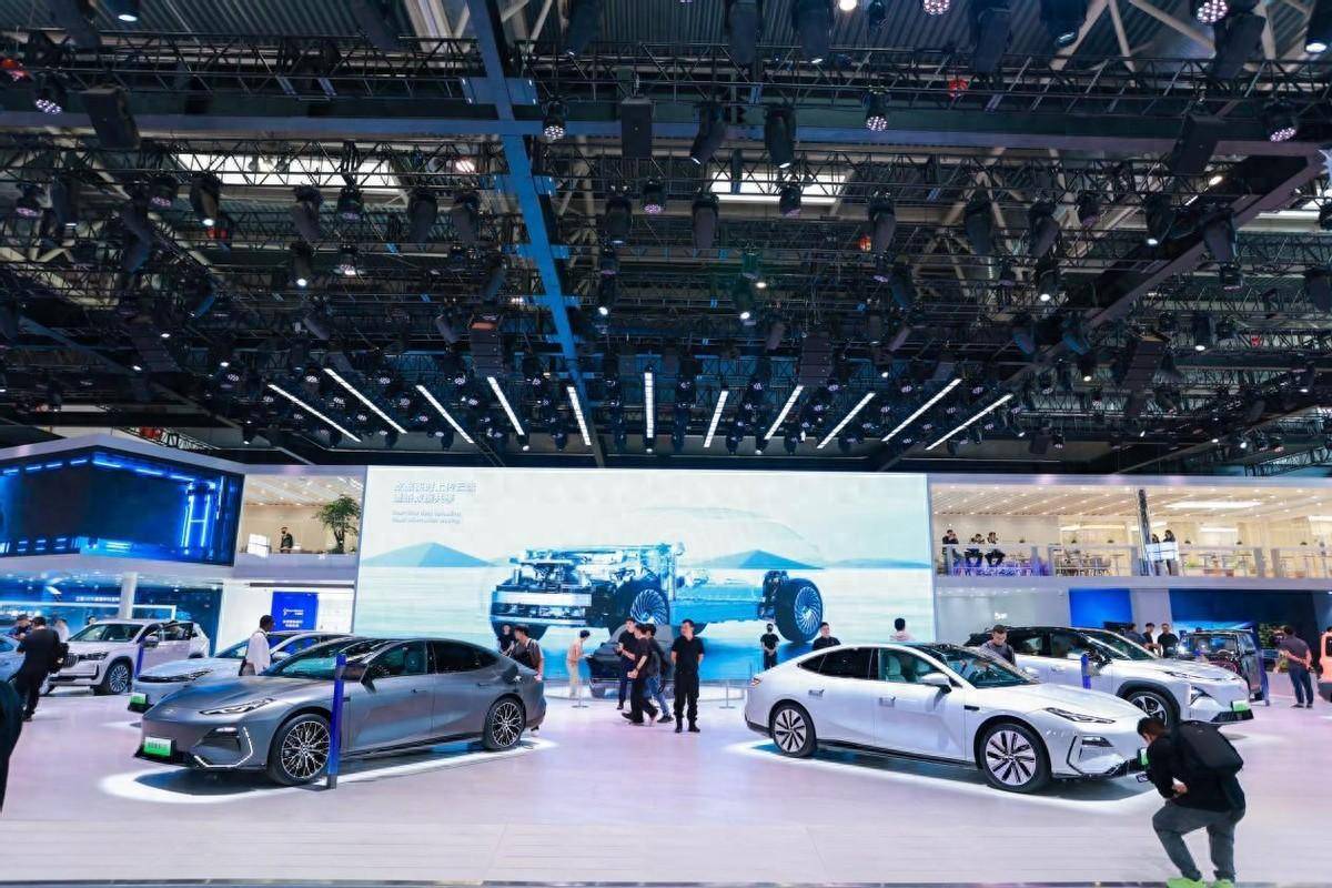 不吹不黑,吉利车主逛吉利车展的看法