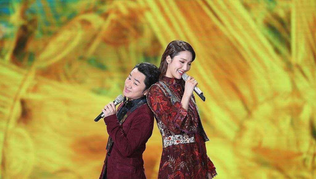 小眼睛,矮个子,长得难看还能娶妻子,演艺圈这4位丑男凭啥