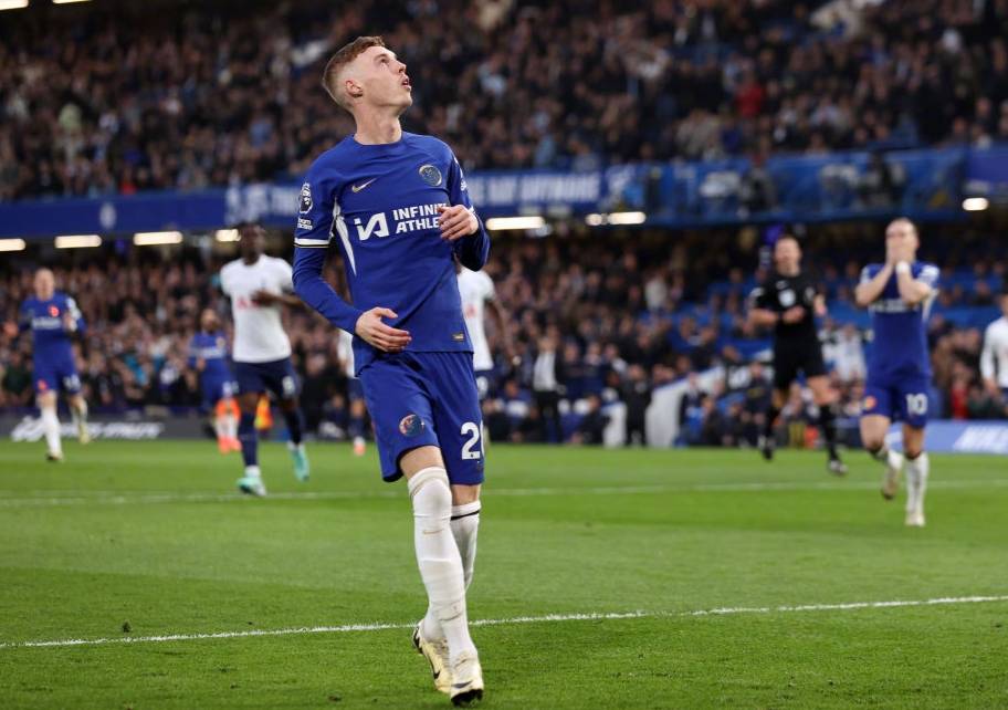 高接抵挡一次次化解了客队的进攻,第63分钟热刺做出换人调整,本坦库尔