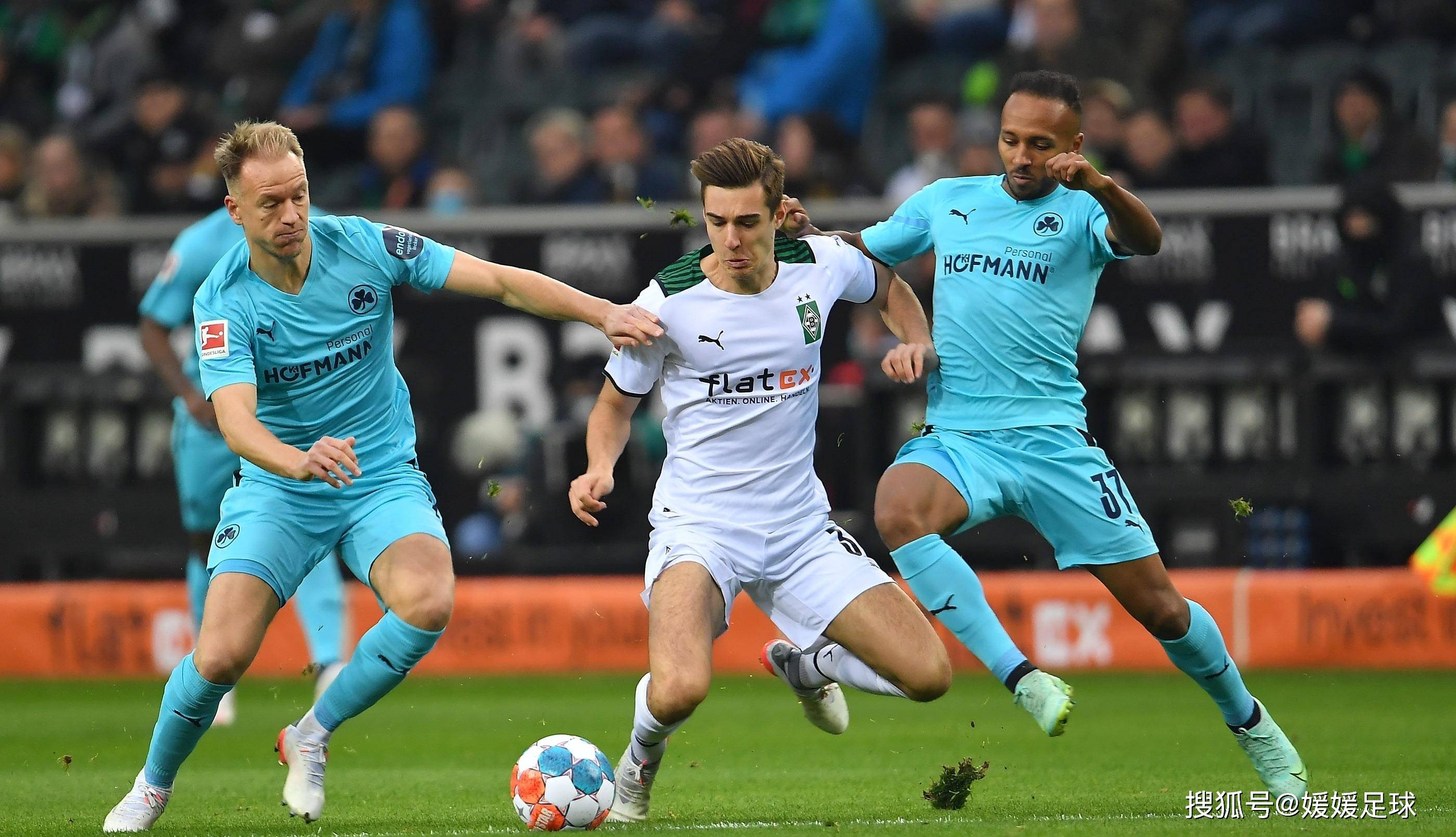 法兰克福在最近5场主场拿下勒沃库森的比赛中,法兰克福每场至少有2个