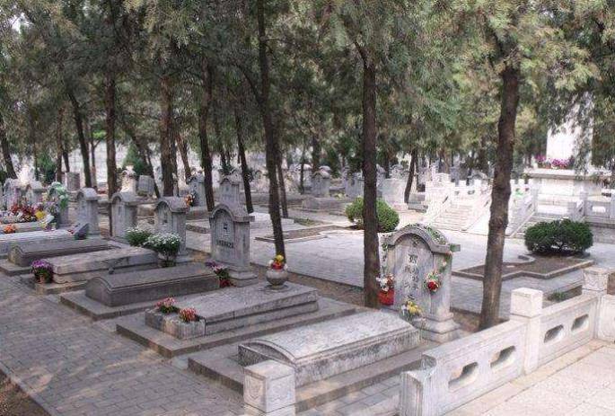 那么,八宝山革命公墓究竟展现怎样的一番景象呢?