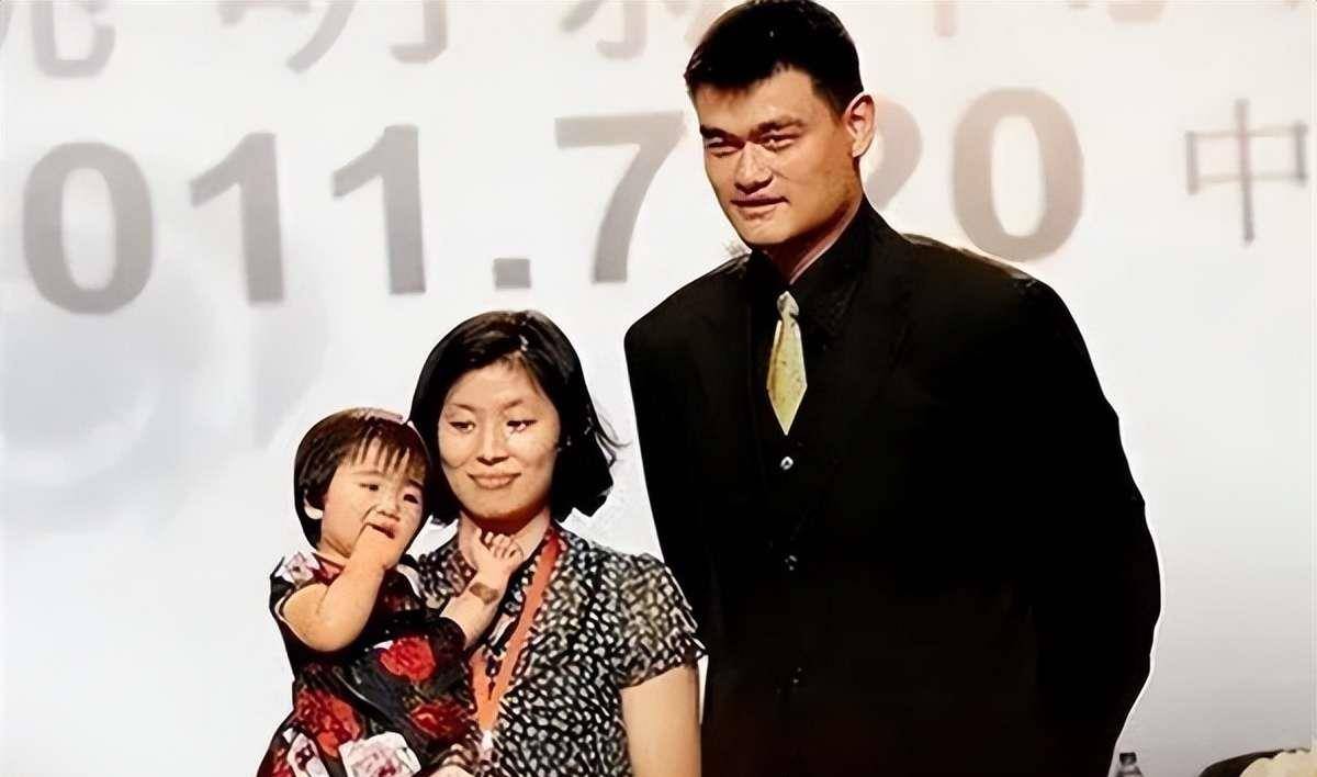 案例姚明与妻子叶莉现状:41岁叶莉气质十足,12岁女儿身高1米8