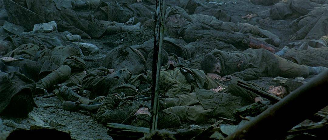 《兵临城下》:战火与人性的交织颂歌