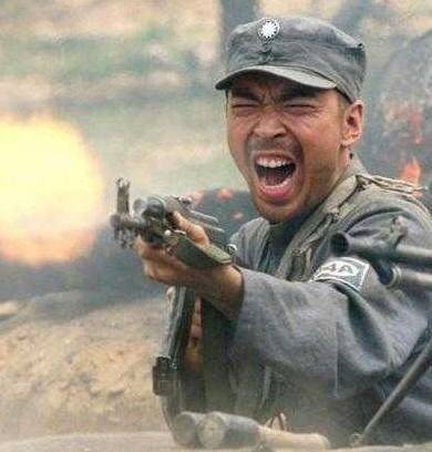 电视剧上演的腰间持枪扫射是否实战中也是如此