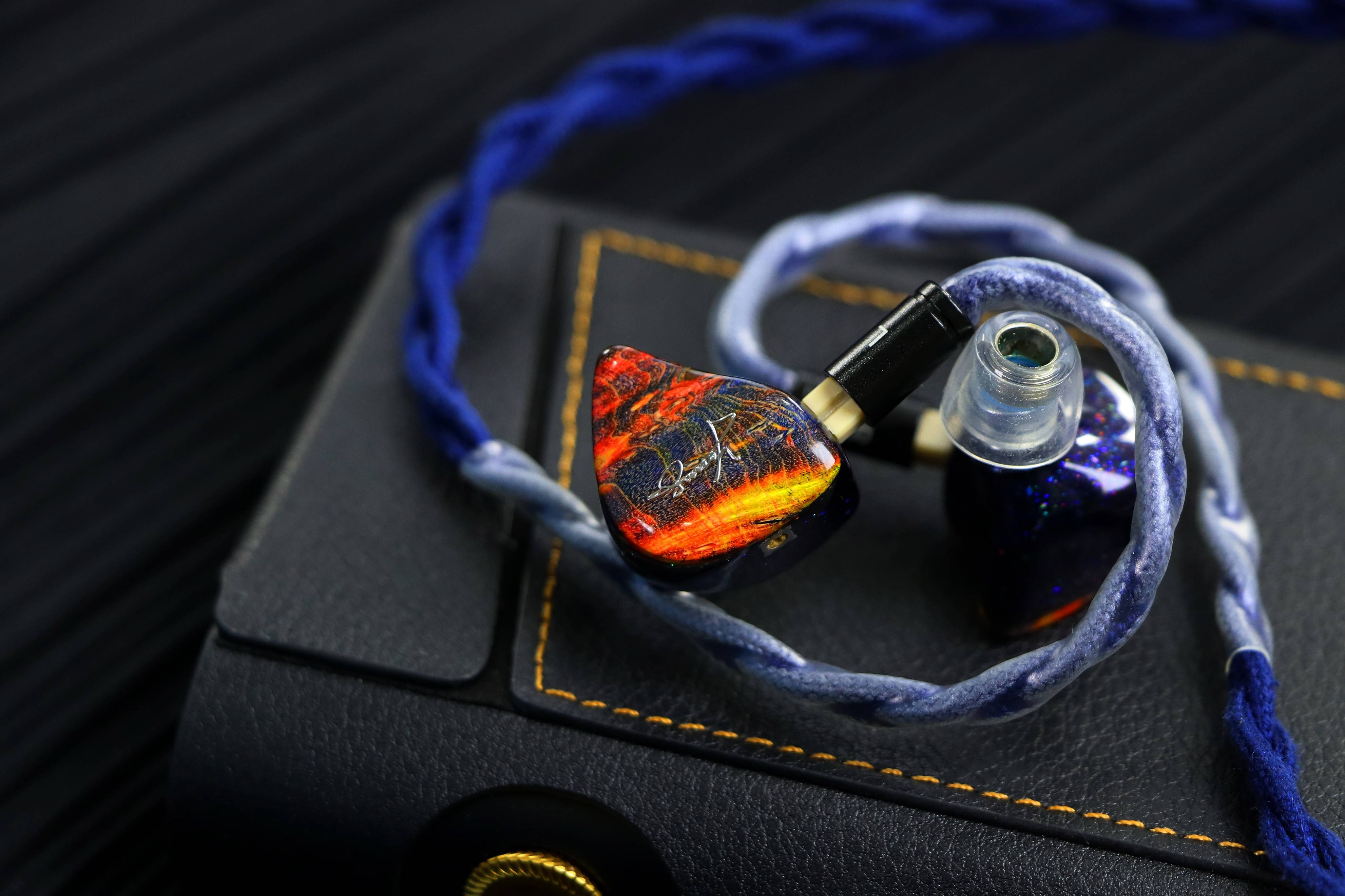 染色极低的女毒听感!聊聊域森龙渊plus和剑皇plus旗舰hifi耳机