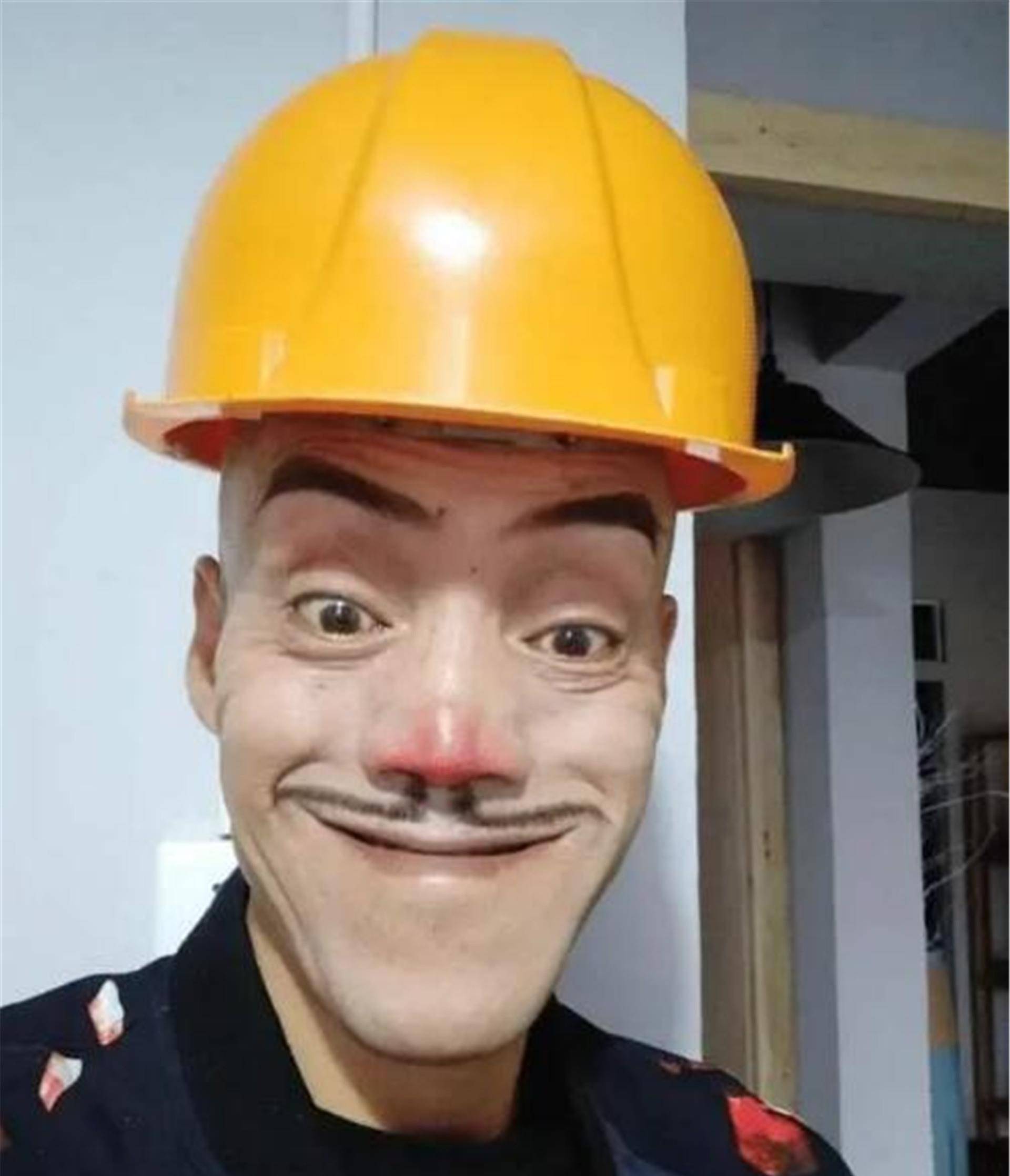 网红"光头强"风光不再,卖掉豪车骑摩托,粉丝娇妻也弃他而去