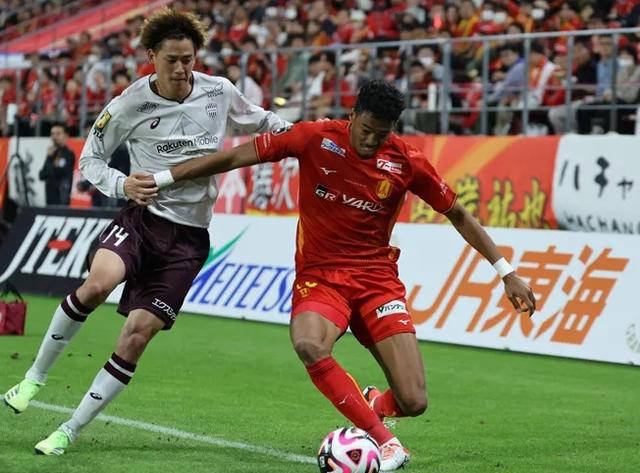 日职联赛第12轮赛况:广岛三箭保持不败,柏太阳神攻击力待提升