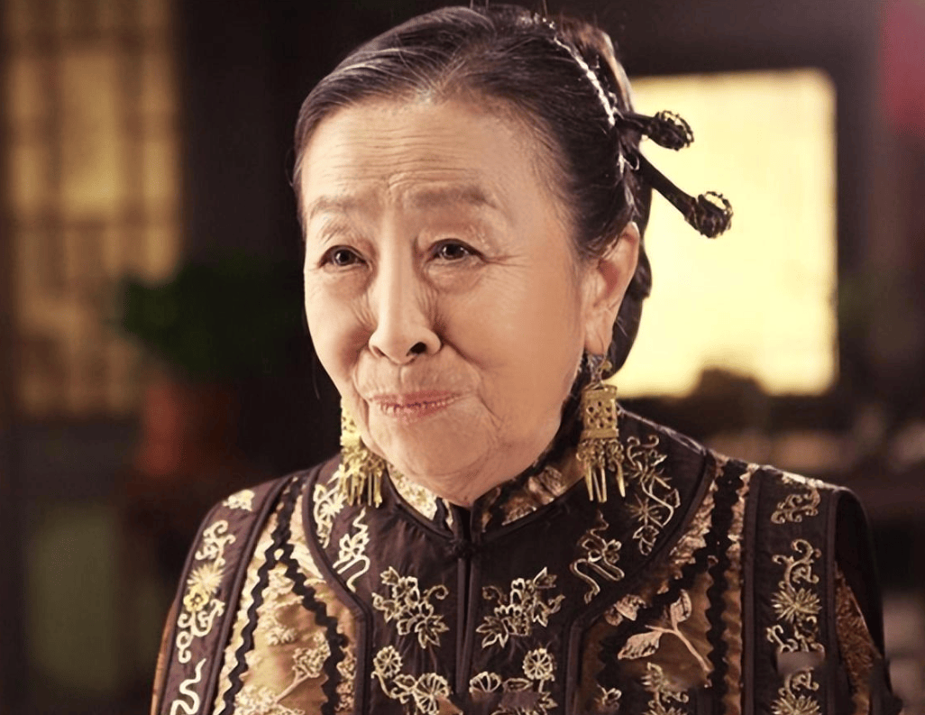 新凤霞事件大反转!老戏骨曝光55年前真相,难怪张少华当年不翻案