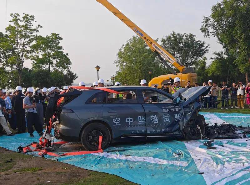 关于汽车安全,这台车救了他的命!