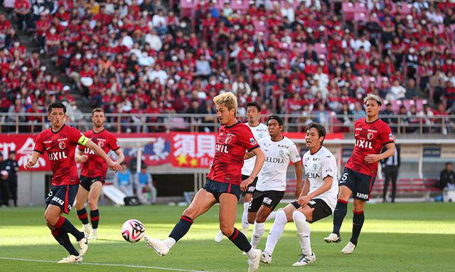 日职联赛第12轮赛况:广岛三箭保持不败,柏太阳神攻击力待提升