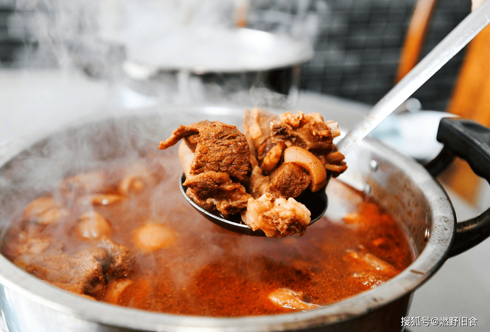 在江浙皖交界处,我们挖掘到了一座碳水小吃爆多的美食之都