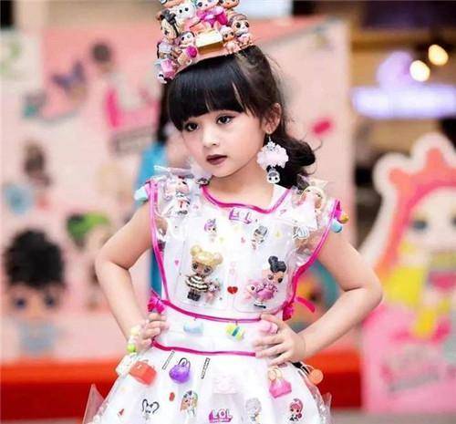 6岁泰国女孩荣获"选美冠军",卸妆后的样子天差地别,美丽动人