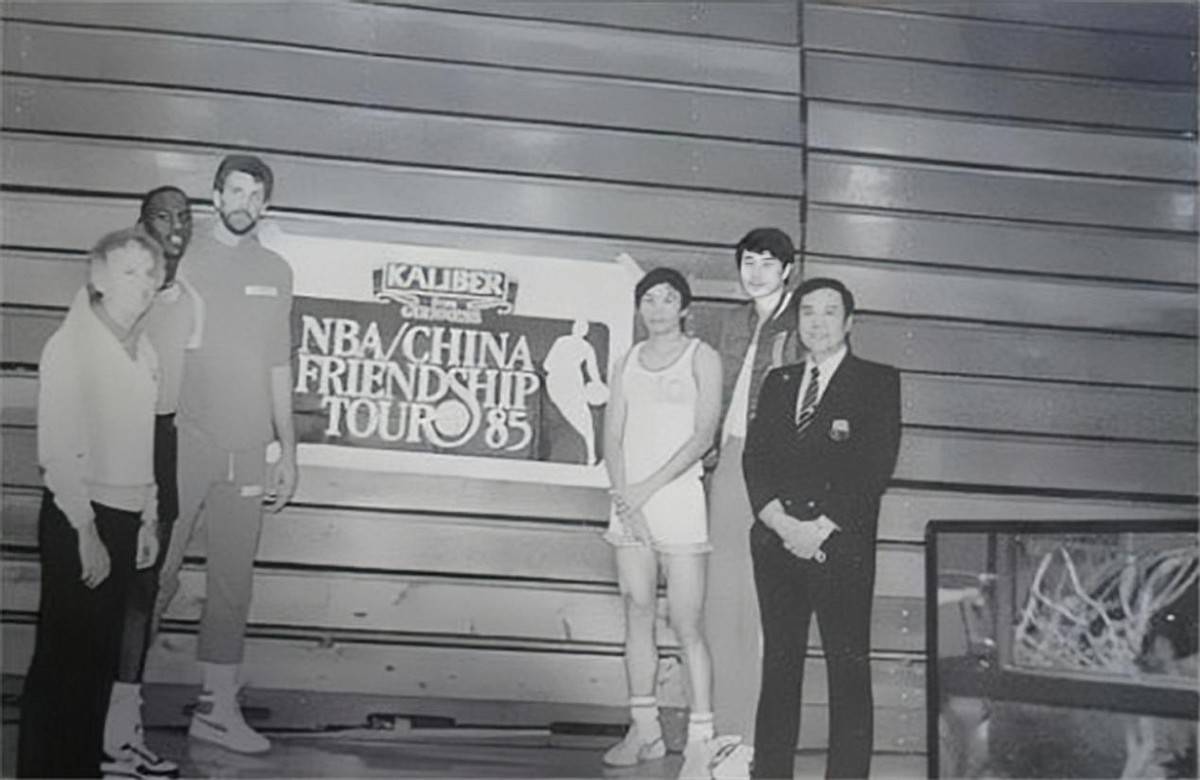 中锋宋涛:曾是奥运会旗手,三个女儿是他和妻子的遗憾_中国_姚明_篮球