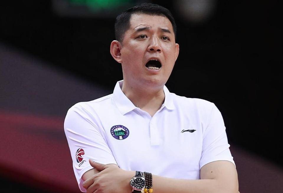 山东男篮大调整!纪敏尚回归,管理层正在和巩晓彬进行谈判!