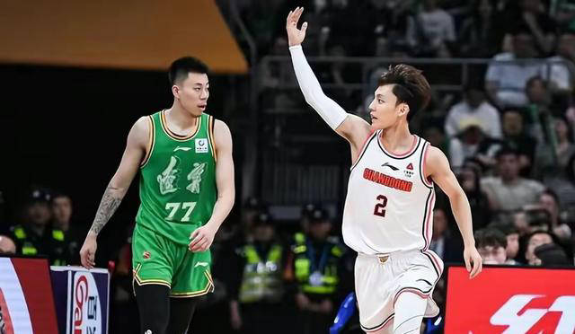 徐杰家庭现状曝光,弟弟身高胜过长兄,豪华农村三层大别墅展现富裕与