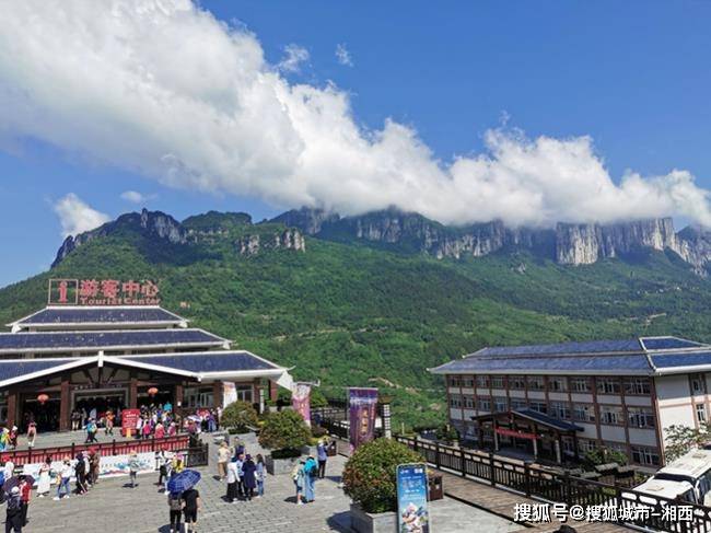 恩施土家族苗族自治州位于湖北省的西南部,东连荆楚,南接潇湘,西邻