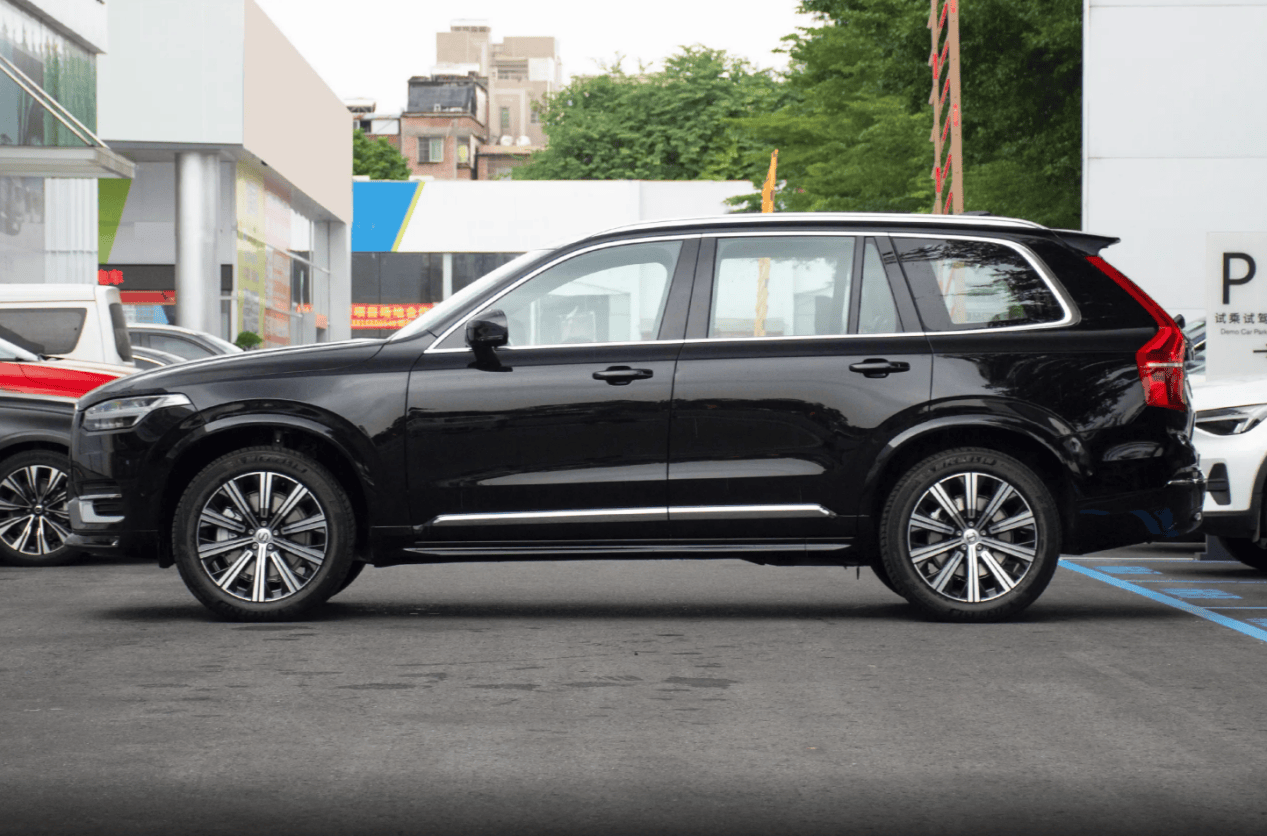 实拍沃尔沃xc90,标配2.0t 48v,轴距近3米,家用值得入手吗?