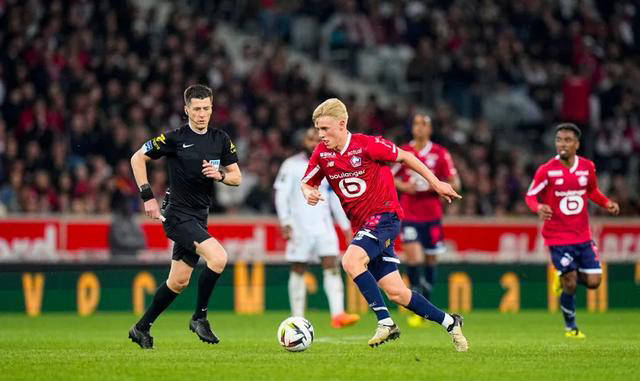 里昂法甲比赛逆转连胜,决赛对阵大巴黎冲击欧战区