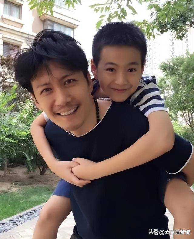 和妻子姐弟恋,恩爱20年,一家三口其乐融融_赵峥_谢润_生活