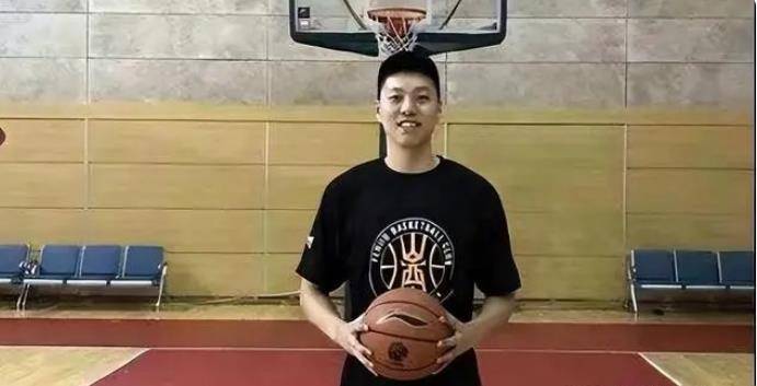 山东男篮新帅或敲定,33岁,曾是国手,父亲男篮名宿_指导_李敬宇_丁伟