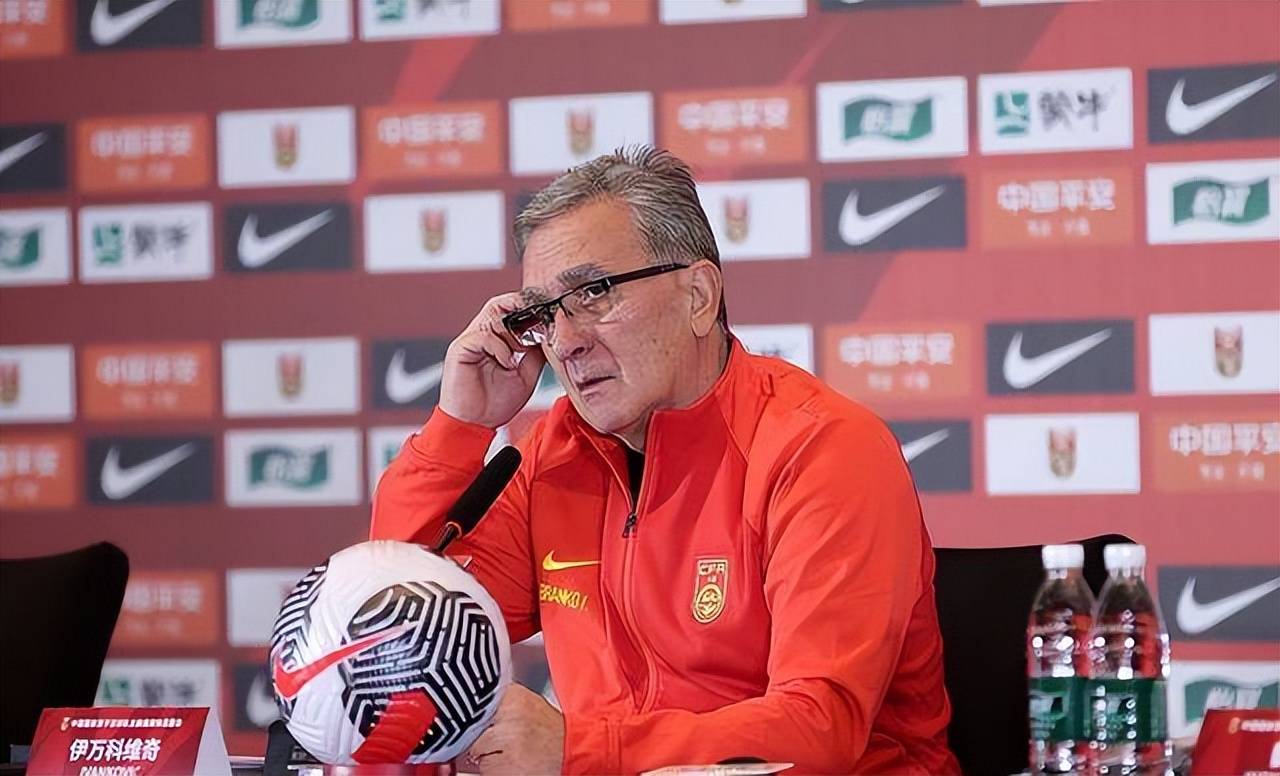 国足教练又来看北京国安比赛 是要把苏亚雷斯战术 复制到国家队吗