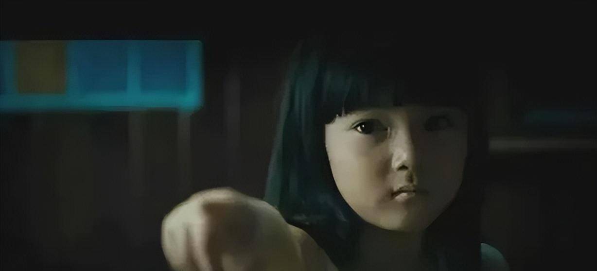 16年泰国牧民出门放牛,听到呜咽声后,挖出被捅14刀的活体弃婴