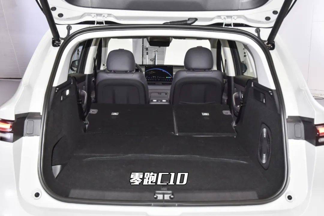 其他方面,深蓝s7匹配235/55 r19的轮毂,零跑c10匹配235/55 r18的蚂北