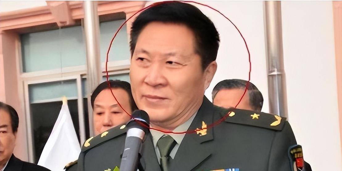 假少将董大维:15年行骗300多万,因入戏太深而被捕,下场如何?