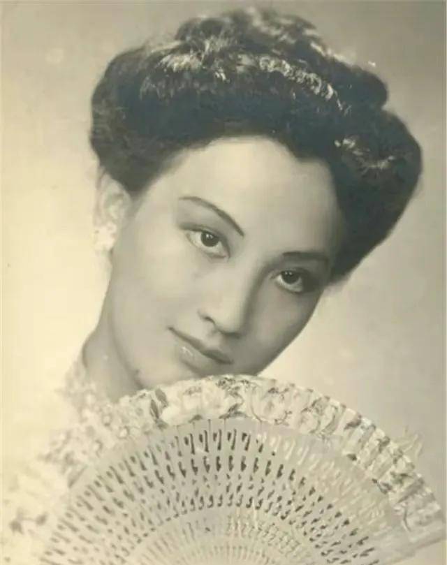 因容貌太美,她3岁被亲舅舅拐卖,37岁凄凉去世,如今照片卖218万