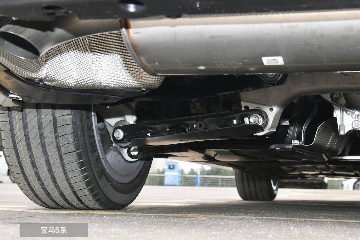 预算44万左右买豪华c级车,新款奔驰e级和宝马5系,该如何选?