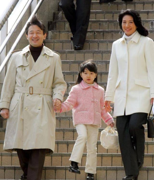 良子皇后:折磨无辜儿媳,小眼睛隔代传给爱子,雅子的基因都没辙