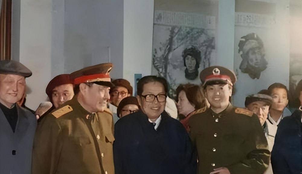 一变成了军长,是自己的顶头上司了,黄达宣一时之间不知道该说什么才好