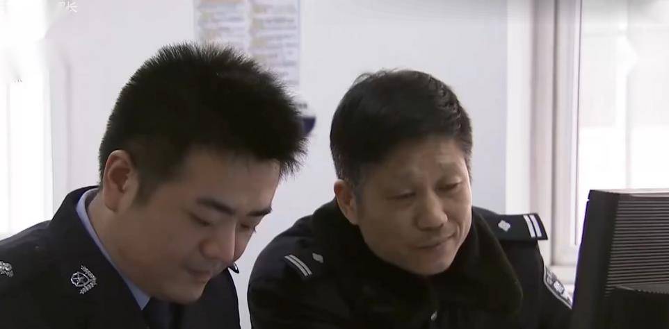 06年湖北团长大妈深受爱戴,一夜消失竟骗走百万,调查发现真面目