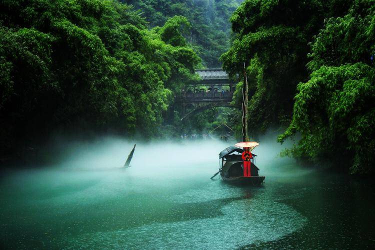 湖北一个瀑布,声势浩大,气势磅礴,是长江三峡文化的重要载体