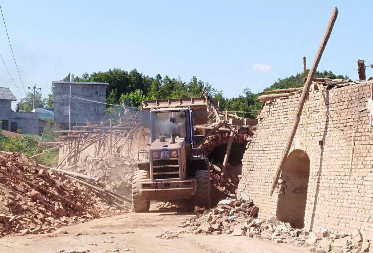 他41岁出家,苦修54年后还俗,97岁娶妻,开办砖厂带动村民赚钱