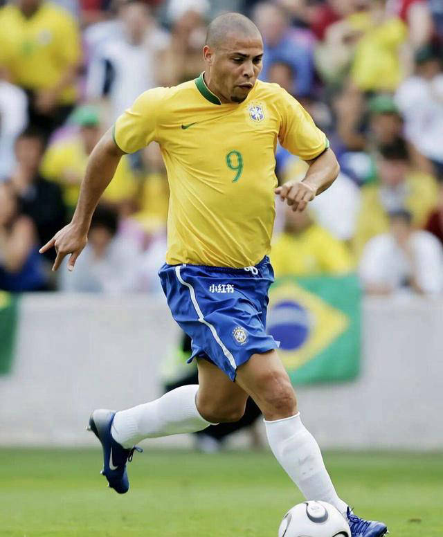 罗纳尔多赞扬克里斯蒂亚诺同为技术大师,令人敬佩的足球传奇