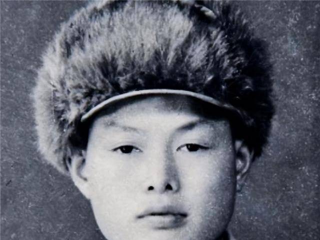 小战士送炮弹,见师长十分眼熟,原来是自己"牺牲"19年的父亲