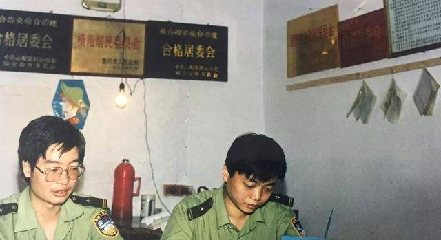 民警身中20多刀牺牲,送医途中留下遗言:我想见妈妈_芦振龙_警服_时候