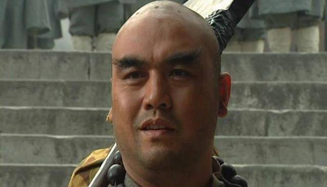 他当梁山老大最合适,既不支持招安也不支持造反,被写入语文课本