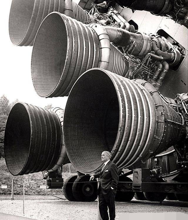 就只能把还能拿得出手的nk-15发动机装到n1火箭上了,为了保证推力足够