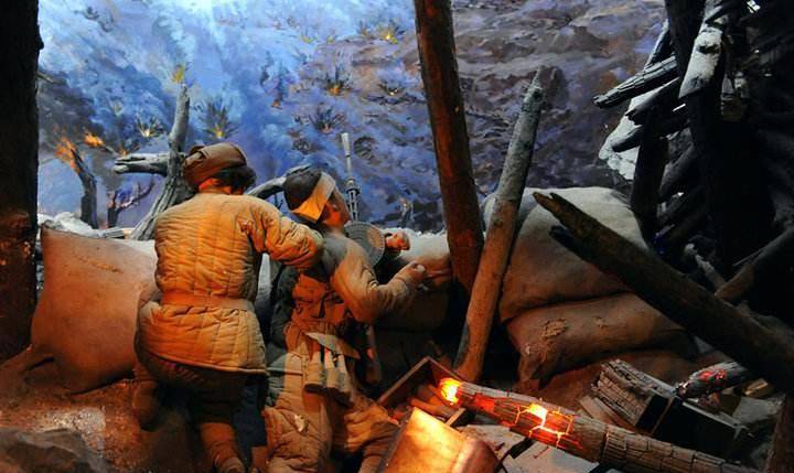 现在敌机轰炸假目标,一旦他发现上当了,还得找上门来.