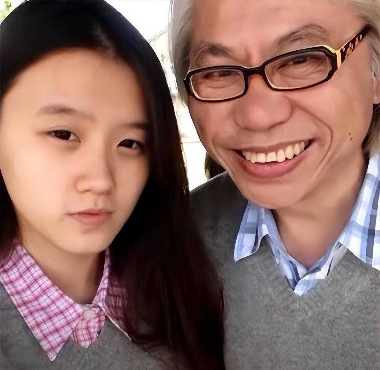 超过了父女的年龄辈分,几乎相差了两代人,所以才被媒体称之为"爷孙恋"