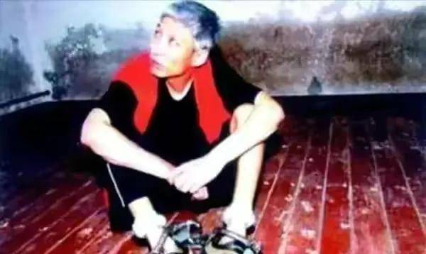 刘涌走下法庭后,不愿意吃饭睡觉,在殡仪馆被执行死刑时表现镇定