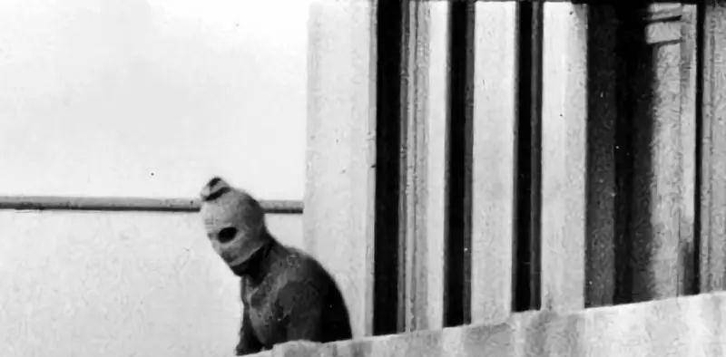 1972:"黑九月"喋血慕尼黑,人质惨遭血洗,西德警察被狂喷