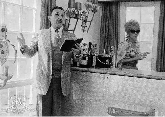 直面生活打击,他是百老汇最娇艳野玫瑰_丹尼_伍迪艾伦_蒂娜