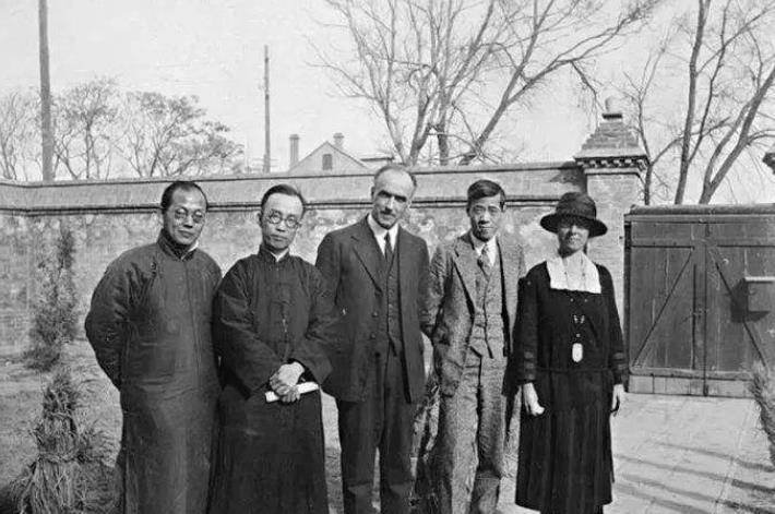 司徒雷登创办燕京大学,在华50年被遣返美国,遗愿:骨灰带回中国